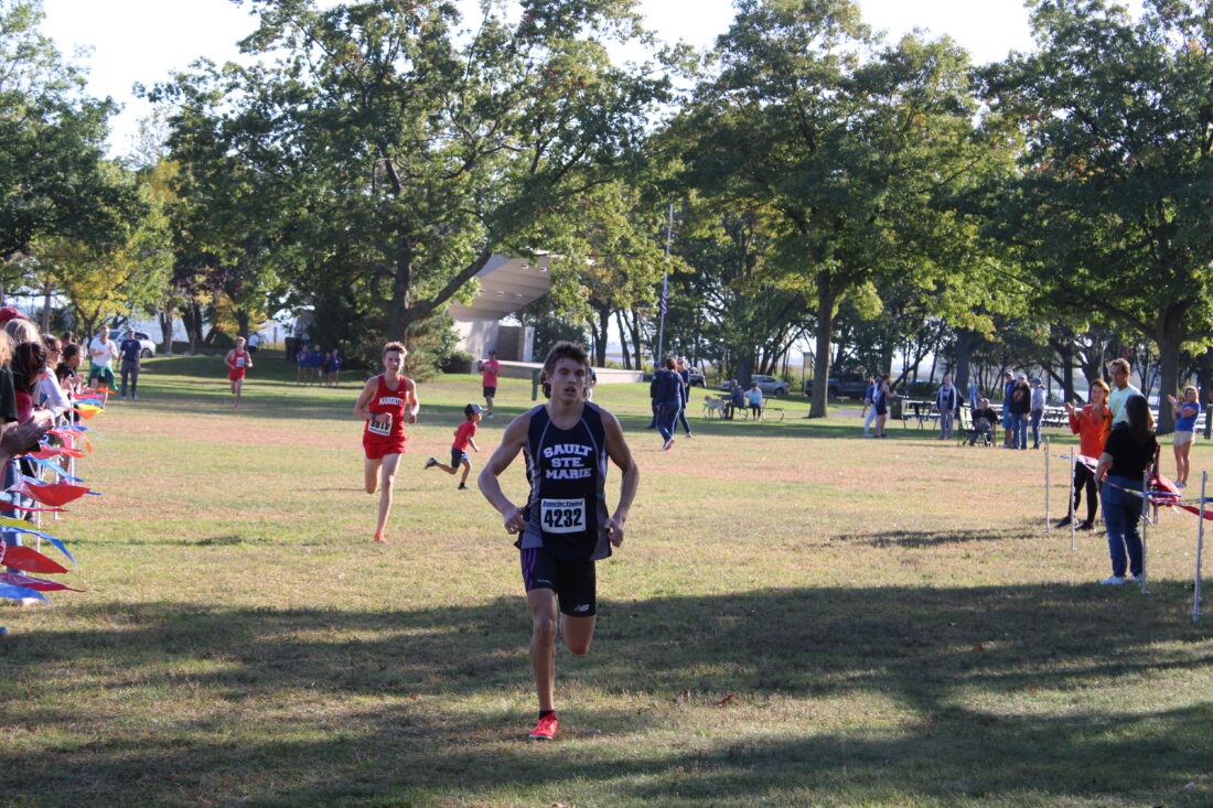 Local runners have a tough day at Escanaba CC Invite